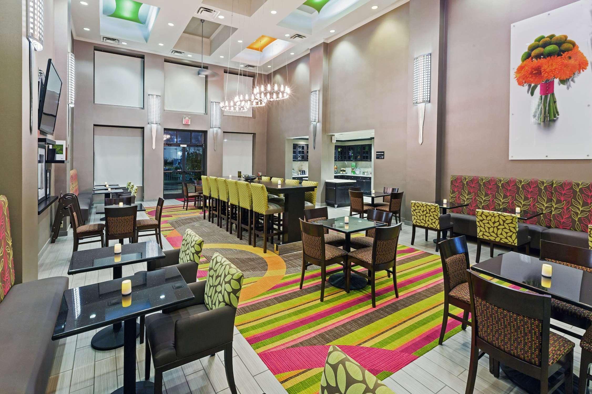 Hampton Inn & Suites Tulsa-Woodland Hills Restaurant photo