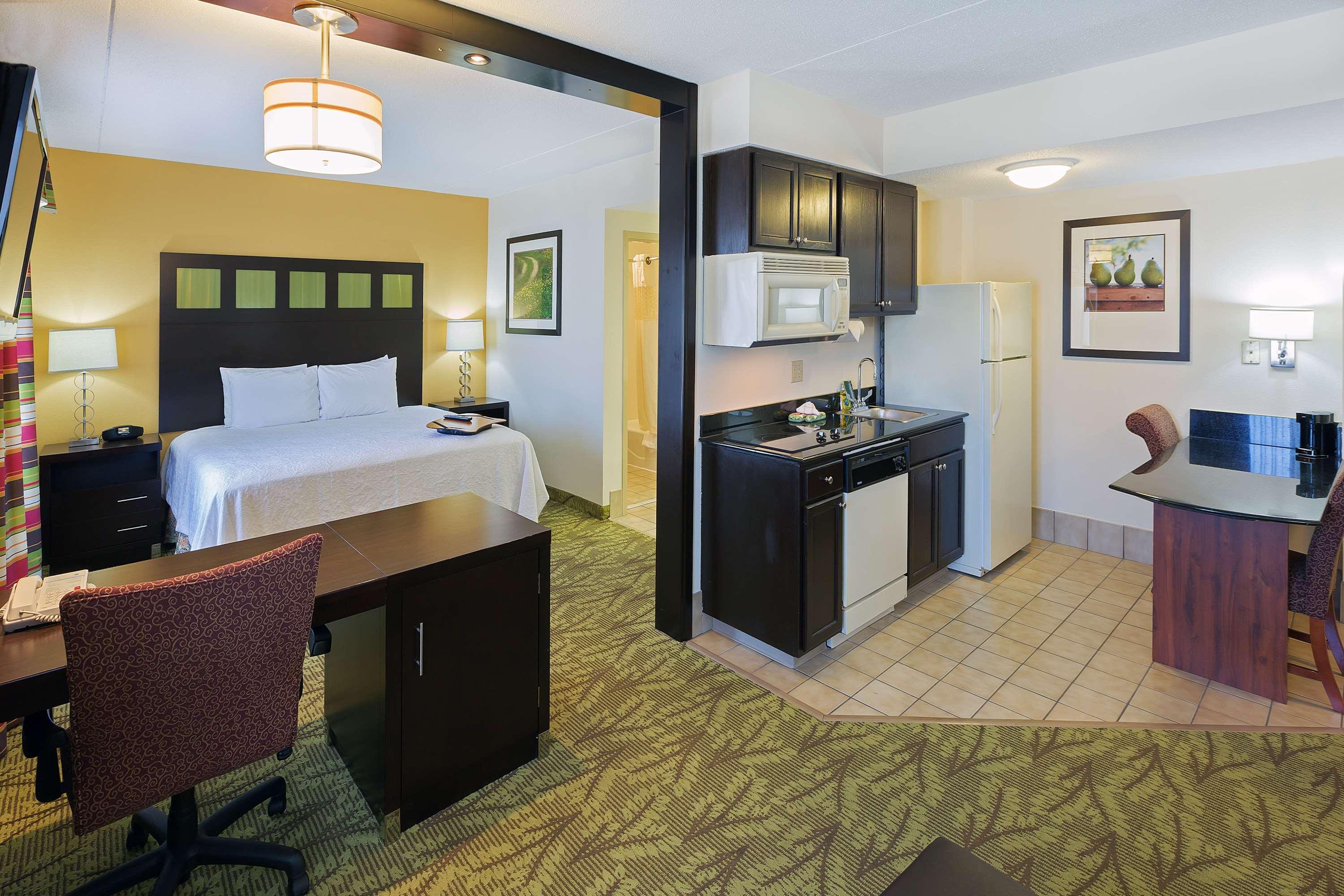 Hampton Inn & Suites Tulsa-Woodland Hills Exterior photo